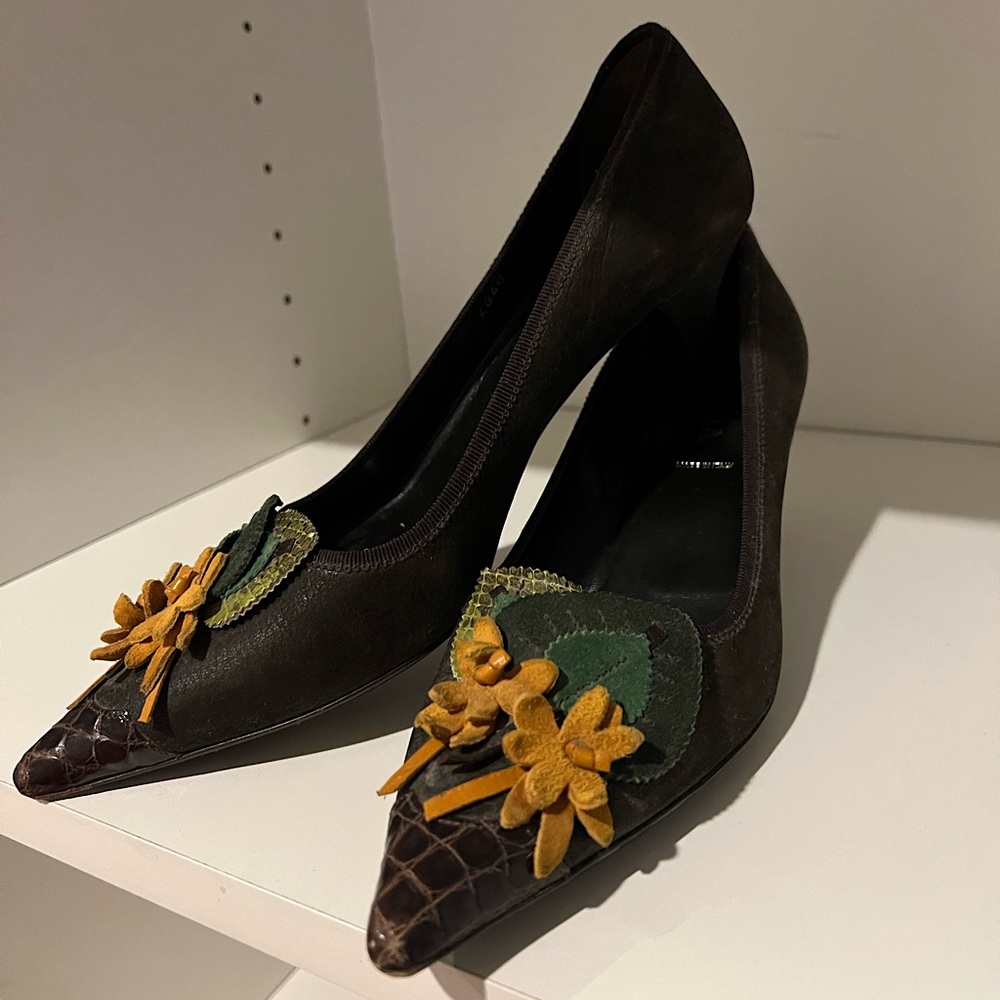 Leather Prada heels with floral embellishments, size 7 (37 eu)